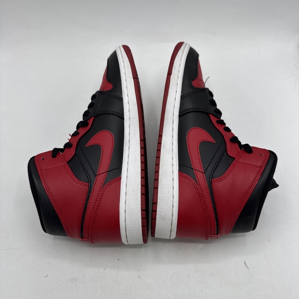 Jordan 1 Mid Mens 7.5 Banned Bred Black Red Bulls Retro 554724-074 Sneakers - Picture 6 of 9